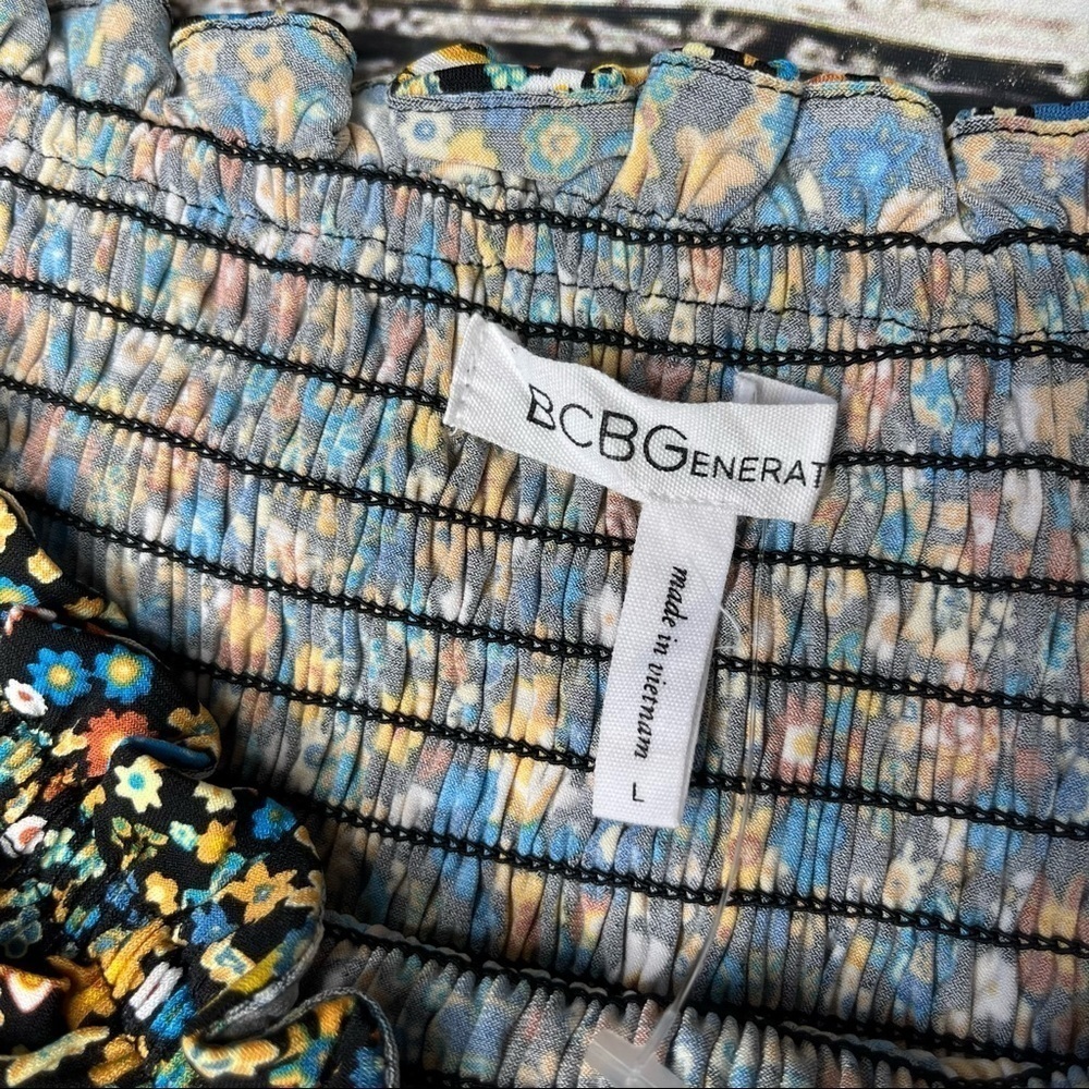 BCBGeneration Smocked Floral Print Top Size L - Picture 2 of 9